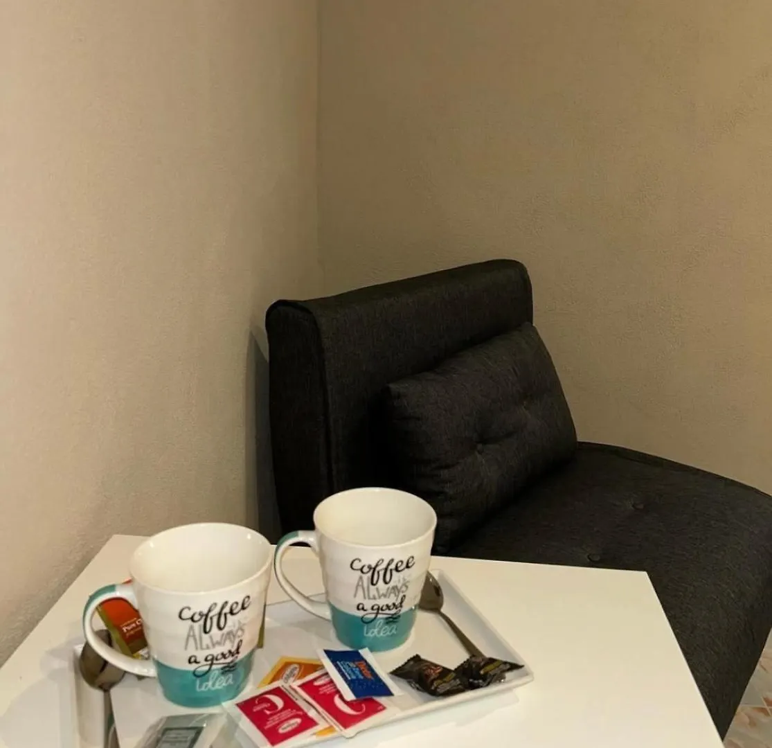 Business House Hotell Neapel 0*,